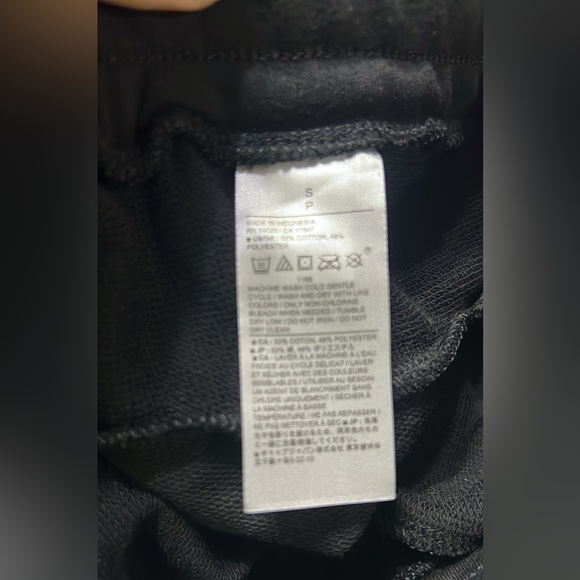 GAP: running short - Picture 3 of 3